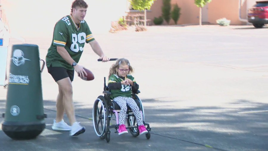 Packers Football Outreach Camp continues, makes stop in De Pere