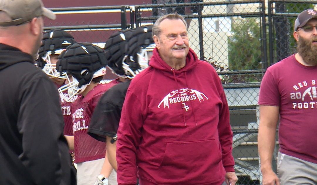 De Pere football coach inspiring players after nearly seven decades on the sidelines